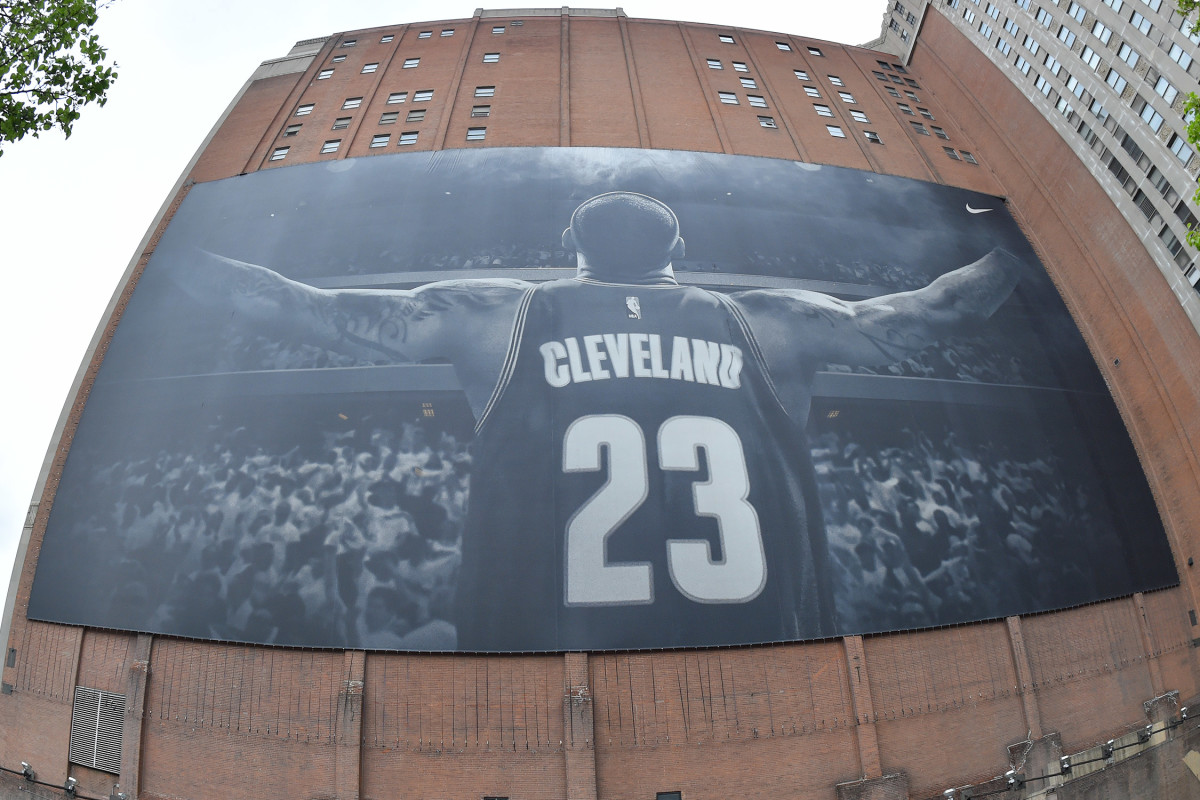lebron-cleveland.jpg